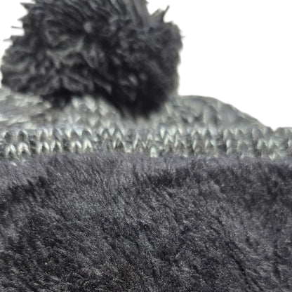 Flauschige Mütze mit Bommel "BLCKFRST"