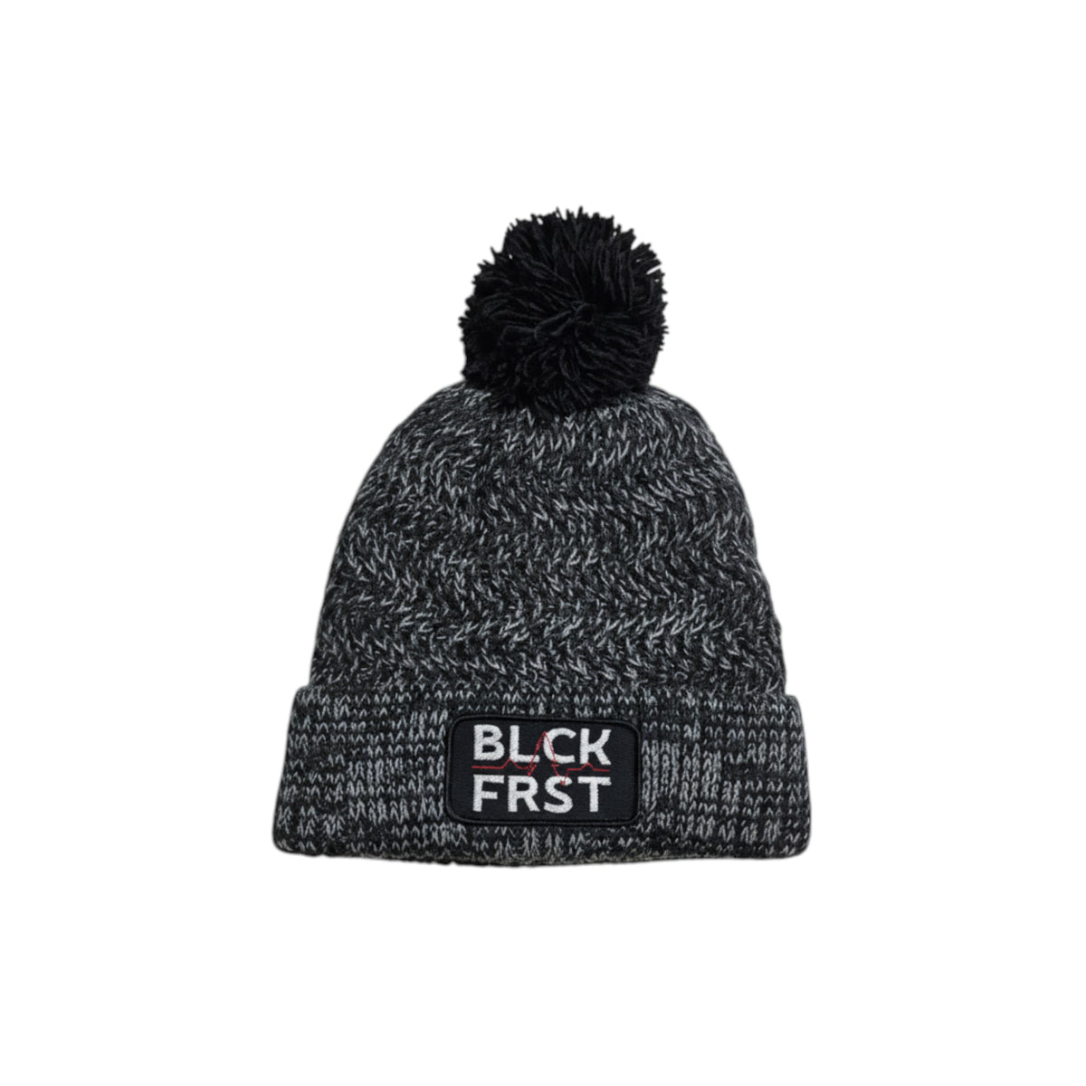 Bommelmütze bestickt mit der Aufschrift BLCKFRST für Blackforest und einer Linie die en Herzschlag darstellt