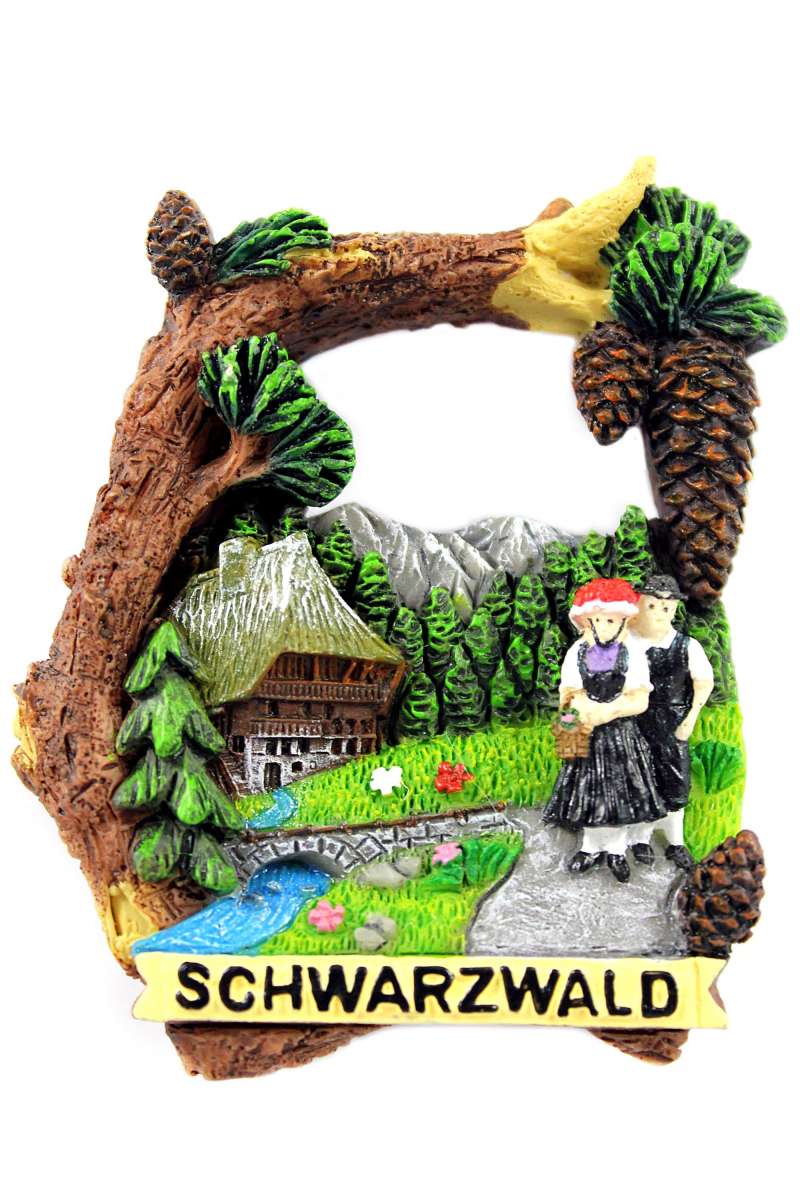 Magnet aus Polyresin mit der Aufschrift Schwarzwald und einem Paar im Vordergrund. Die Frau trägt einen Bollenhut. Im Hintergrund ist ein typisches Schwarzwaldhaus zu sehen