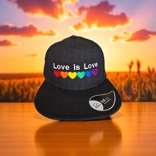 Bestickte Snapack Cap, in der Größe verstellbar, bestickt mit dem Schriftzug Love is love und Herzen in Regenbogenfarben