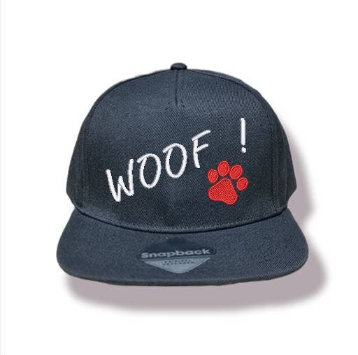 Bestickte Snapback Cap "Woof", Pfoten-Farbe wählbar
