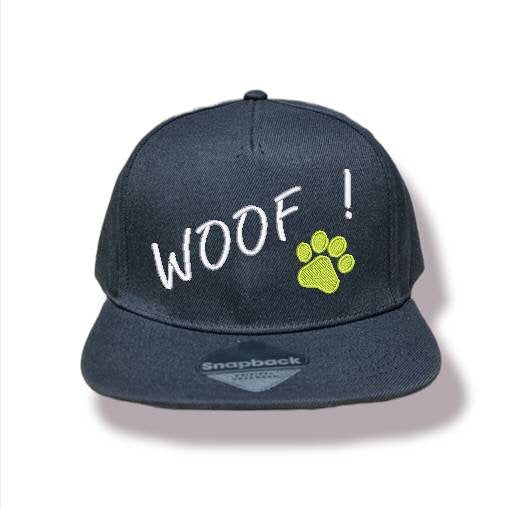 Bestickte Snapback Cap "Woof", Pfoten-Farbe wählbar