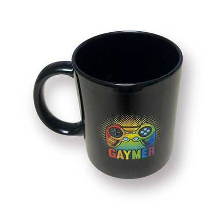 Schwarze Keramiktasse "Gaymer" in Regenbogenfarben, Gay, Gamer